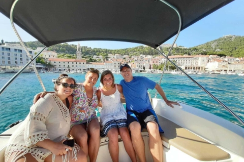 Ab Trogir: Private Bootstour Blaue Höhle, Hvar und 5 Inseln