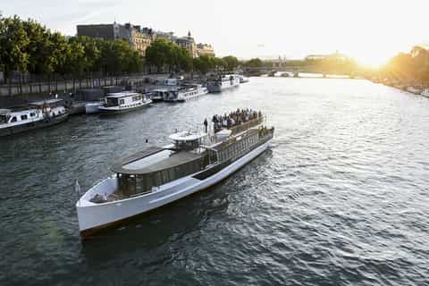 Paris: River Seine Cruise with Optional Drinks and Snacks
