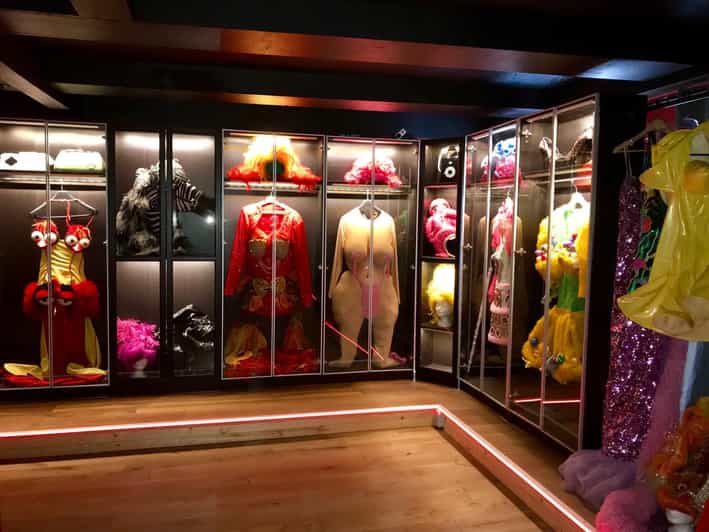 St. Pauli Reeperbahn Walking Tour with Olivia Jones’ historian Eva