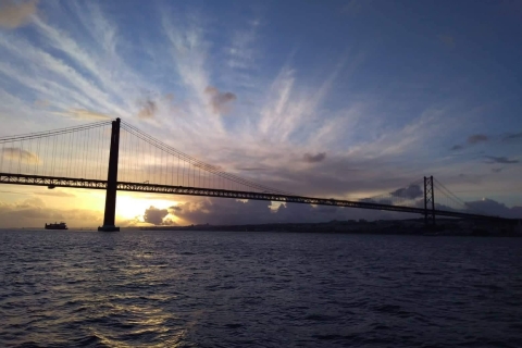 Lissabon: Unvergesslicher Sonnenuntergang | KatamaranLissabon: Unvergessliche Katamaran-Tour bei Sonnenuntergang