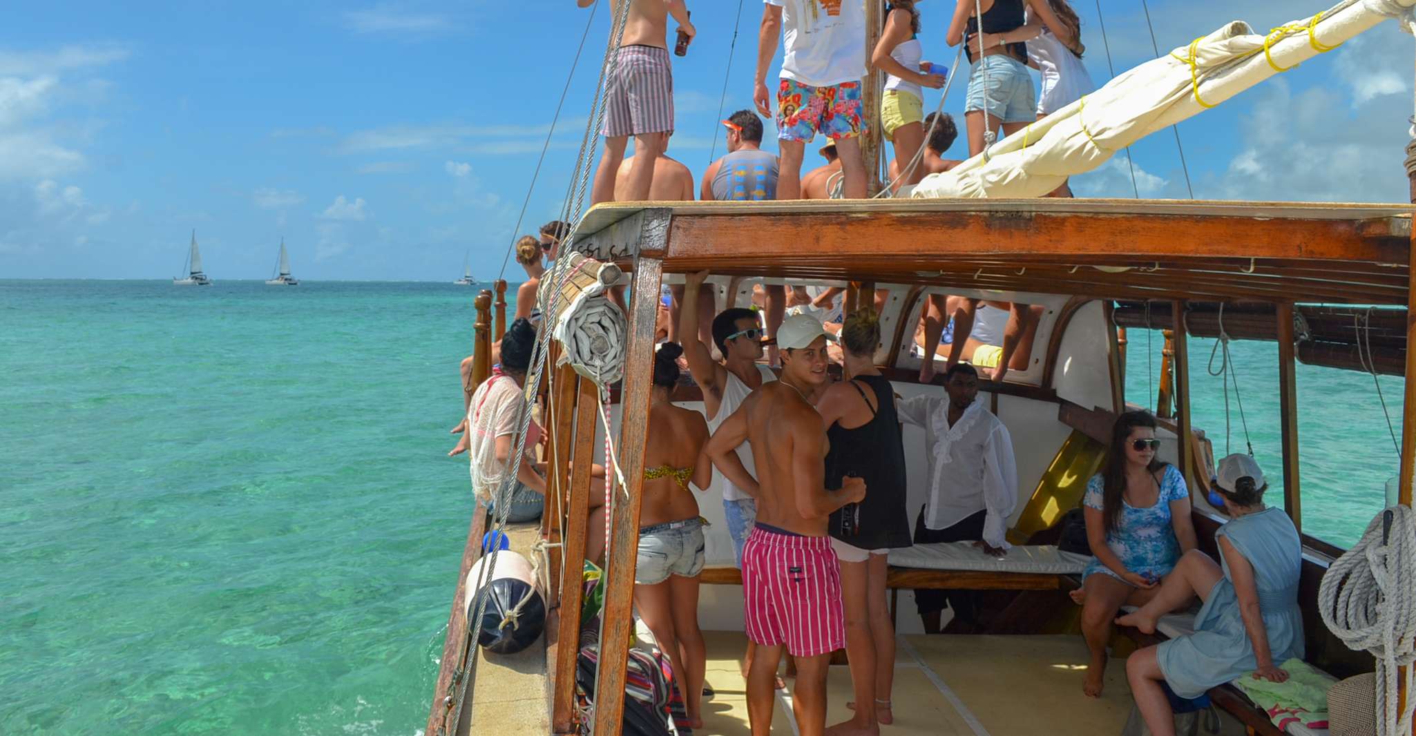 Sirene d'or Boat Cruise to Ile aux Cerfs with Lunch - Housity
