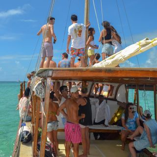 Sirene d'or Boat Cruise to Ile aux Cerfs with Lunch