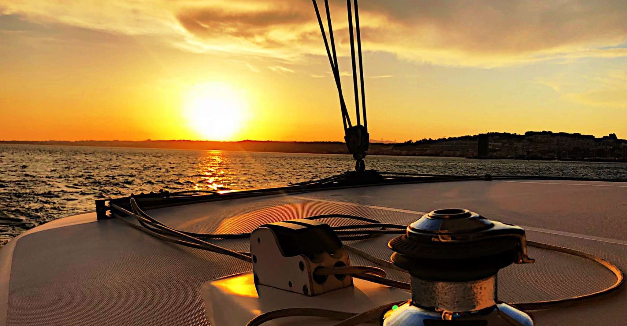 Lisbonne, Sunset Catamaran Croisière, boisson et musique - Hizvo