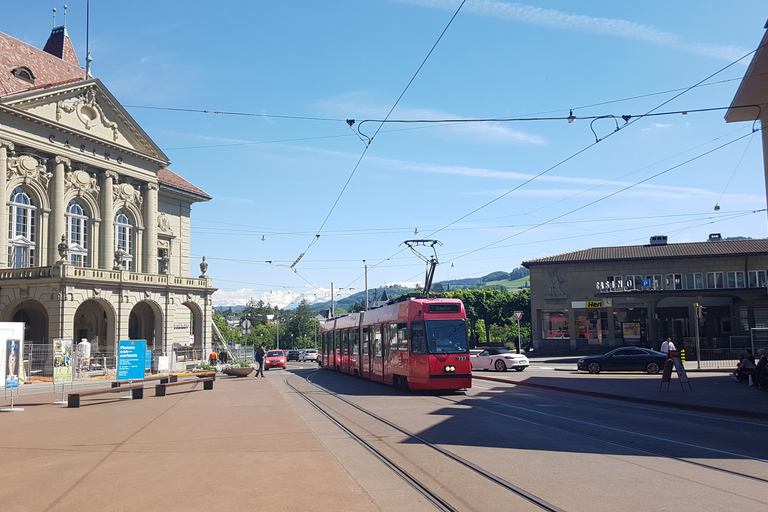 Bern: Private Tour durch die HauptstadtBern: 4-stündiger Stadtrundgang mit privatem Guide