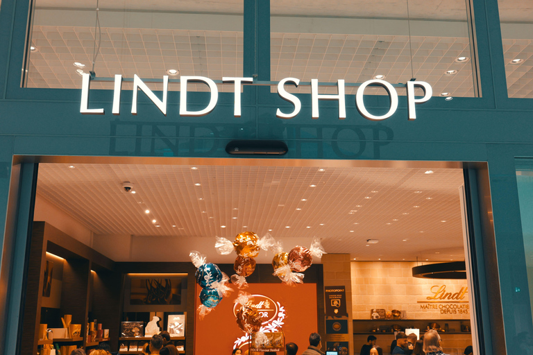 Lucerne: Lindt Chocolate Premium Tour W/ Pickup &amp; Photoshoot