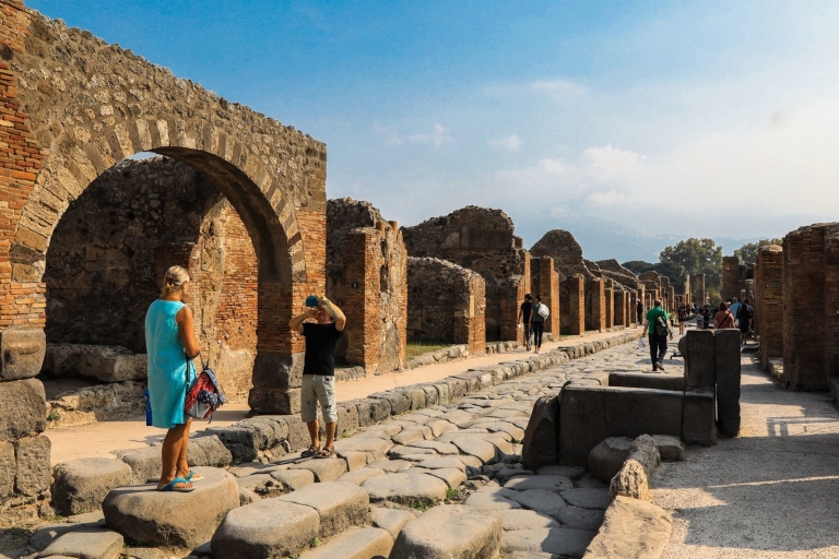 Ab Neapel: Geführte Tour nach Pompeji ohne AnstehenTour auf Französisch