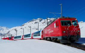 Glacier Express Train Roundtrip Private Tour from Bern