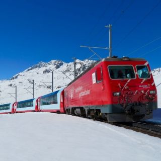 Glacier Express Train Roundtrip Private Tour from Luzern