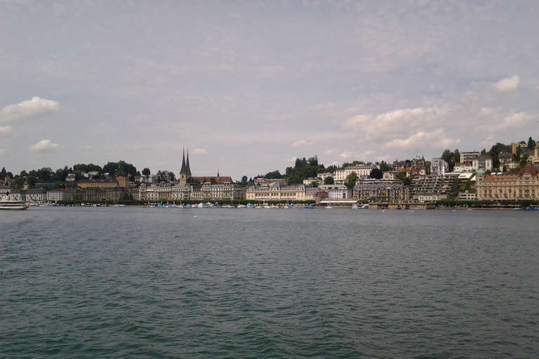 Visita a la ciudad de Lucerna Visita privada a pie con crucero por el lagoLucerna: Visita de medio día a la ciudad y crucero por el lago