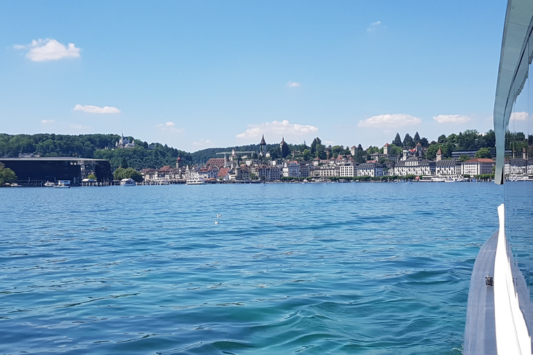 Luzern City Tour Visite guidée privée à pied avec croisière sur le lacLucerne : Visite de la ville en demi-journée et croisière sur le lac