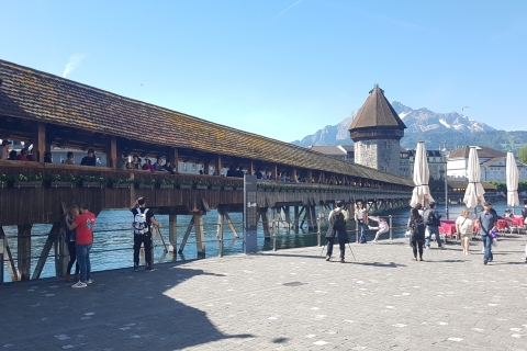 Luzern City Tour Visite guidée privée à pied avec croisière sur le lacLucerne : Visite de la ville en demi-journée et croisière sur le lac