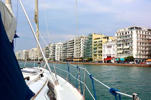 Thessaloniki: 3-Hour Sightseeing Sailing Trip with Snacks