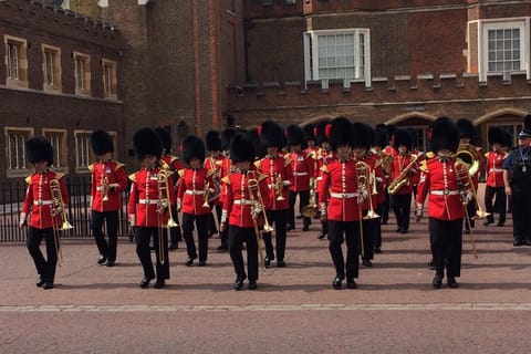 British Royalty: Changing of The Guard Walking Tour