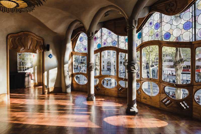 Barcelona: Visita guiada de Gaudí a la Sagrada, las Casas y el Park Güell
