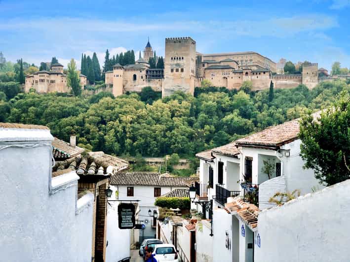 Granada: Private UNESCO-Heritage Albaicin Walking Tour