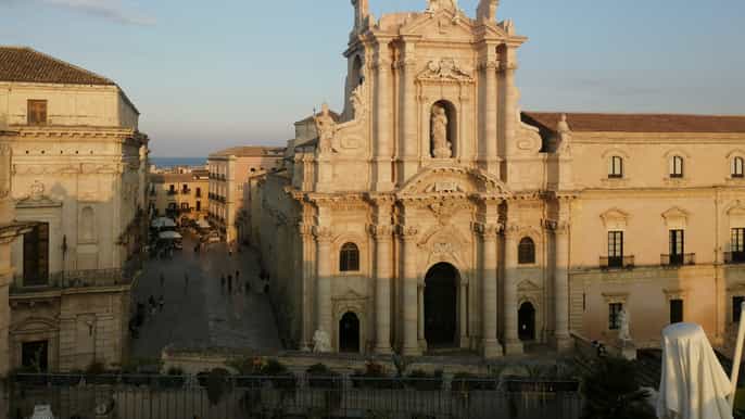 syracuse guided walking tour of secret ortygia
