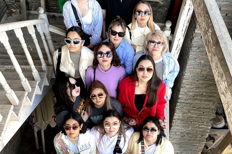 Tbilisi: Walking Tour with a Local in Traditional Chokha