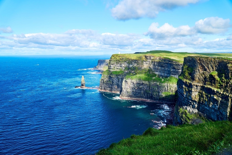 5-Day Tour of West Ireland: Blarney Stone & Cliffs of Moher Atlantic Tour with Shared Accommodation