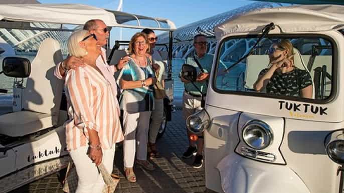 valencia tour completo por la ciudad en tuc tuc