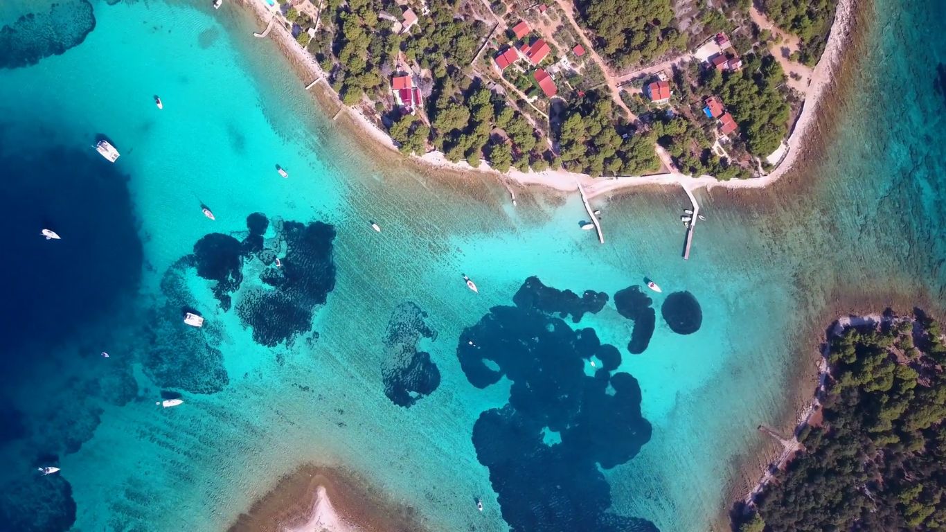 Von Trogir aus: Halbtagestour mit dem Schnellboot zu den drei Inseln