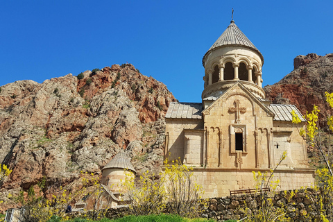 Armenia illuminata: Echmiadzin, Khor Virap, Noravank, Areni