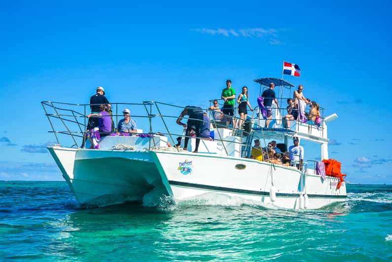 Punta Cana Fiesta en barco al atardecer con snorkel GetYourGuide