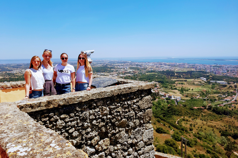 Lisbonne: visite de la ville du sud et visite culturelle avec vinDemi-journée au parc naturel d'Arrábida avec dégustation de vin