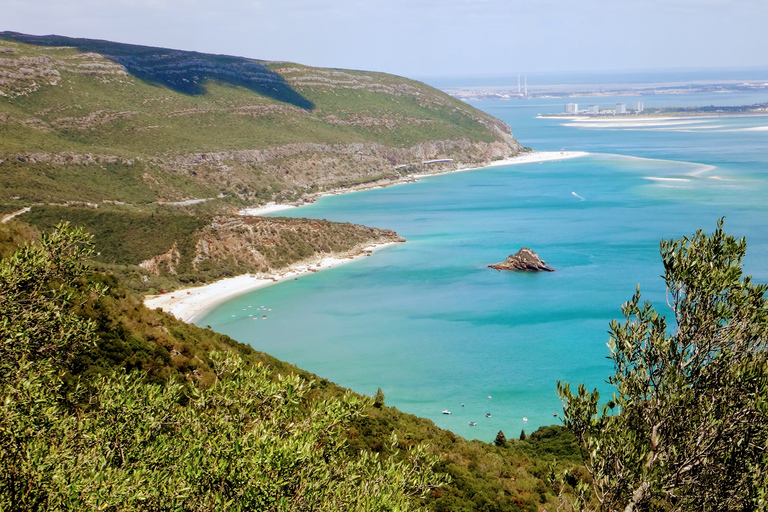 Lisboa: vistas de la ciudad del sur y recorrido cultural con vinoParque Natural Arrábida de medio día con degustación de vinos.