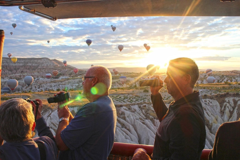 Göreme : vol en montgolfière au lever du soleil à Cappadoce