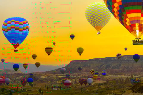 Göreme: Sunrise Hot Air Balloon Flight Over Cappadocia