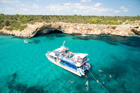 Mallorca: 4-Hour Eastern Coast Catamaran Cruise