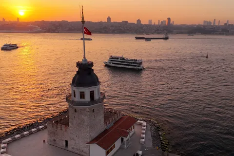 Istanbul: Daytime or Sunset Sightseeing Cruise & Audio Guide
