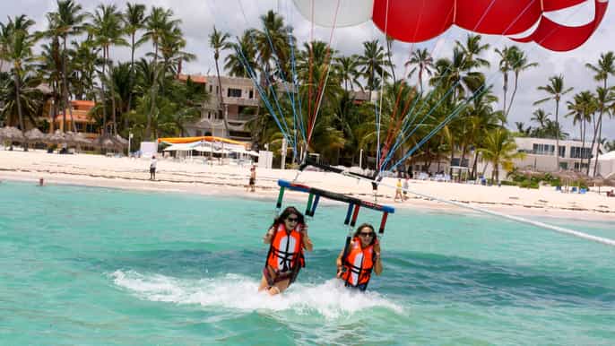 punta cana crucero de fiesta con esnórquel y paravelismo