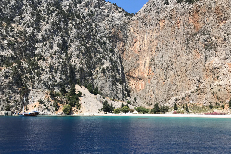 Rhodes : Excursion en bateau vers l&#039;île de Symi avec baignade à Saint-GeorgesBillets de bateau + transfert Lindos, Pefkos, Kalathos, Lardos