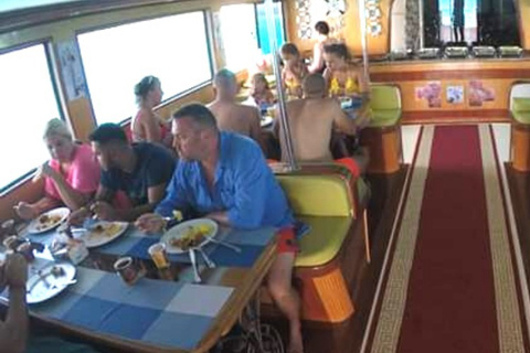 Hurghada: Båttur med snorkling, öar och lunch: King&#039;s Boat TripHurghada: Privat utflykt med fisk- och skaldjurslunch