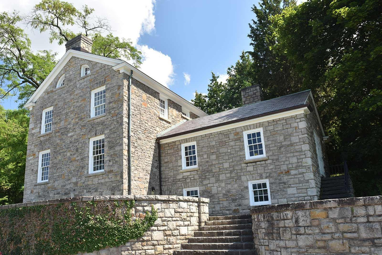 Niagara: Ultimate Day Tour including Niagara-on-the-Lake Tour with boat