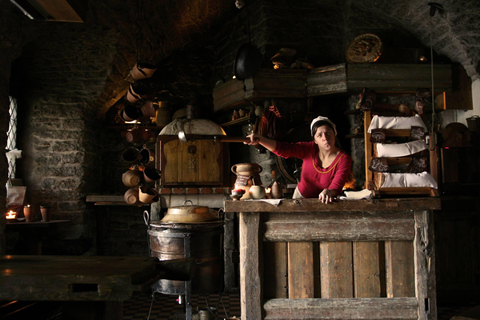 Tallinn: Old Town Food Tour from the cruise port