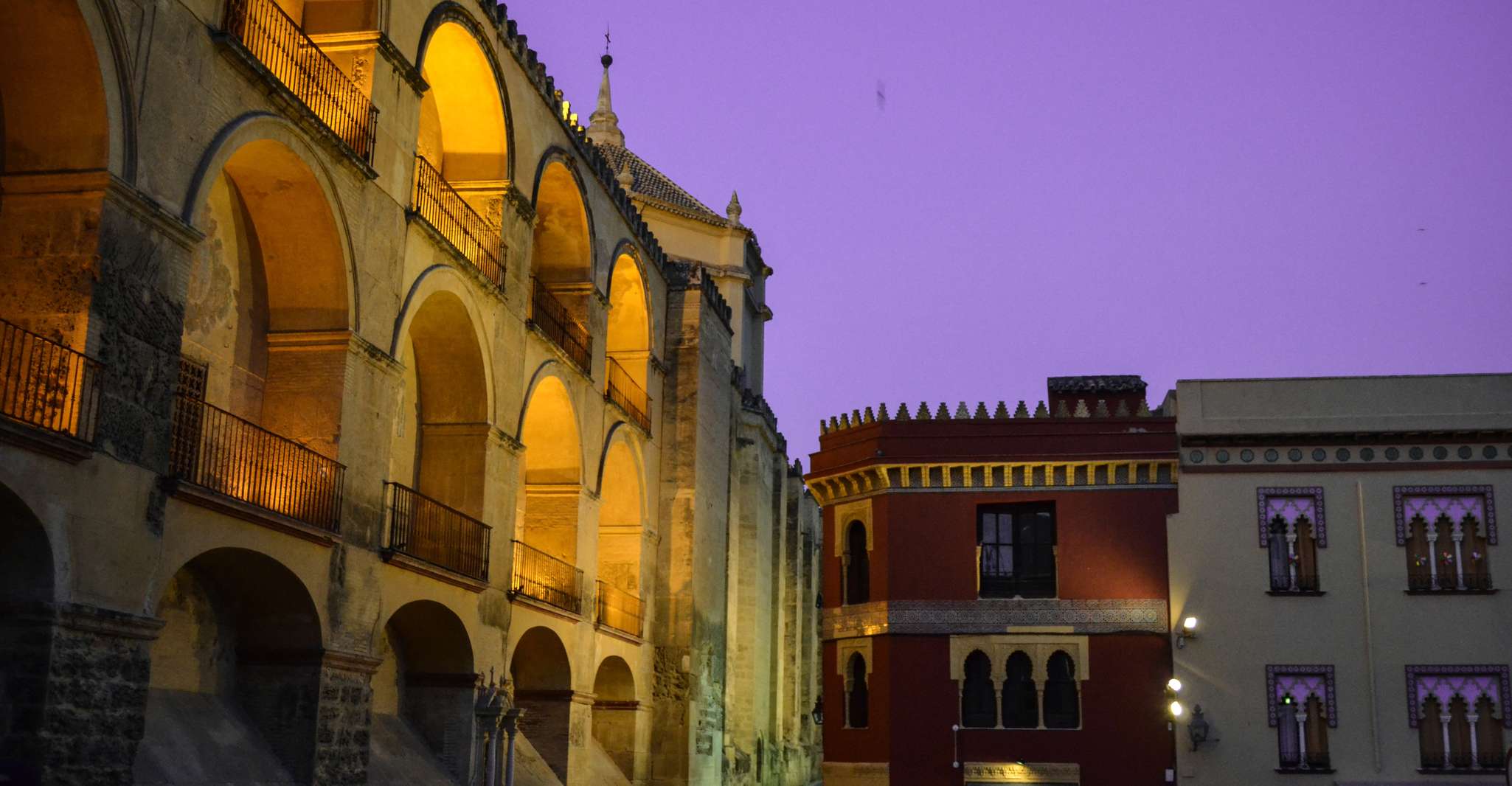 Córdoba, 2-stündige kleine Gruppenwanderung bei Einbruch der Dunkelheit - Hizvo