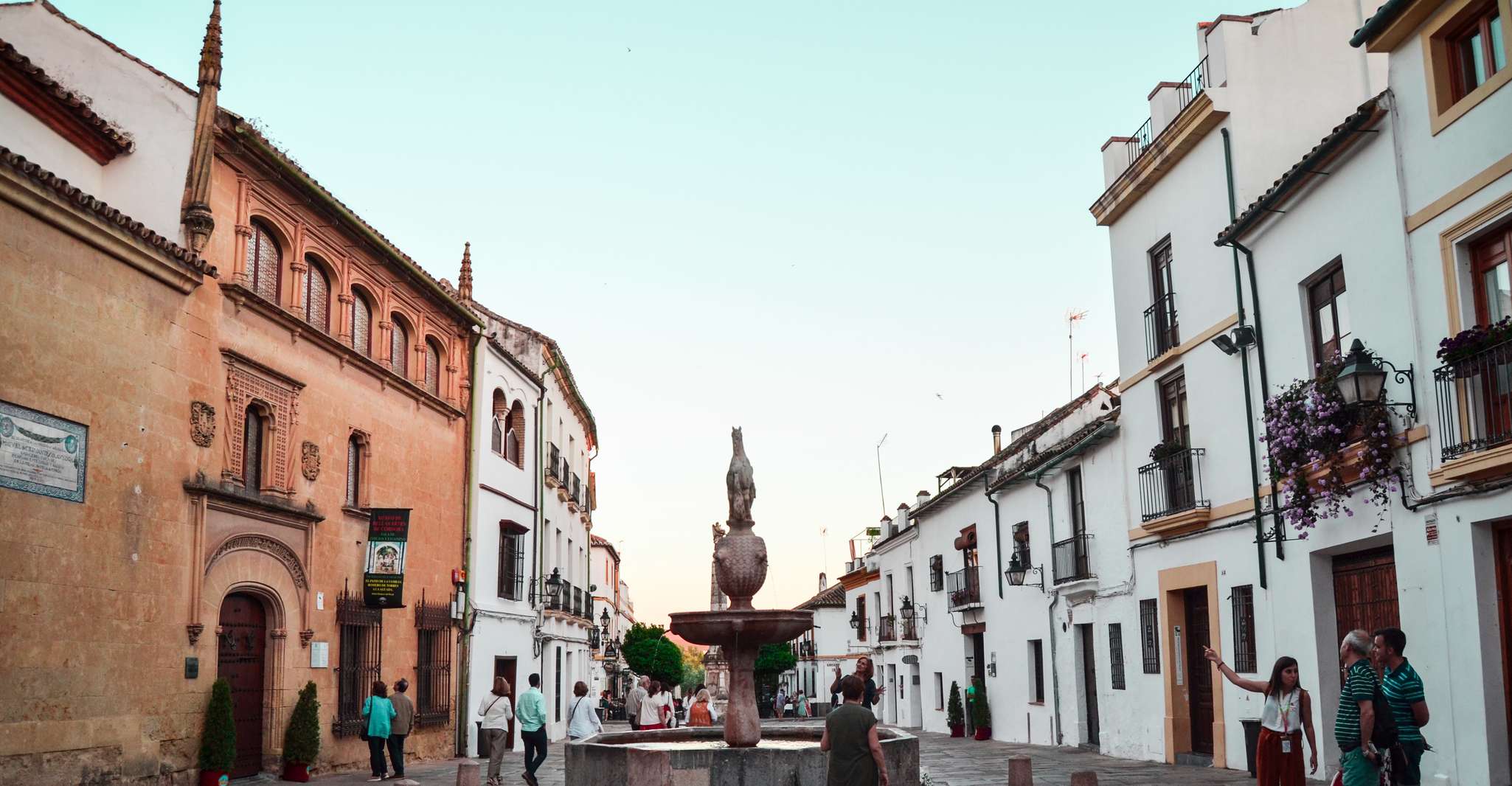 Córdoba, 2-stündige kleine Gruppenwanderung bei Einbruch der Dunkelheit - Hizvo