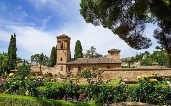 Granada: Private Alhambra- und Downtown-Tour mit Champagner