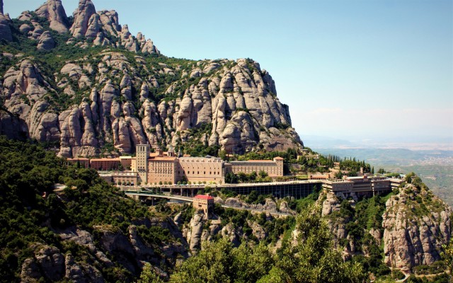 From Barcelona: Half-Day Trip to Montserrat Mountain