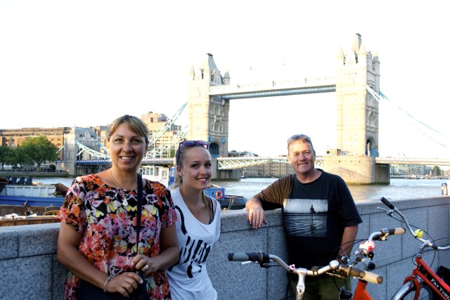 London: River Thames Evening Bike Tour with Beer Tasting