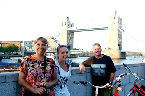 London Package: Royal Bike Tour with River Thames Cruise