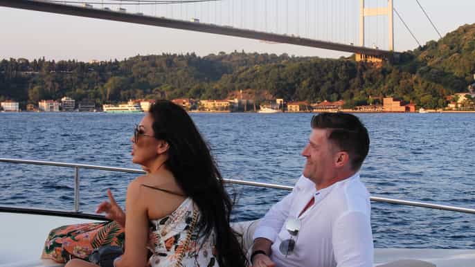 bosforo crociera al tramonto su yacht di lusso