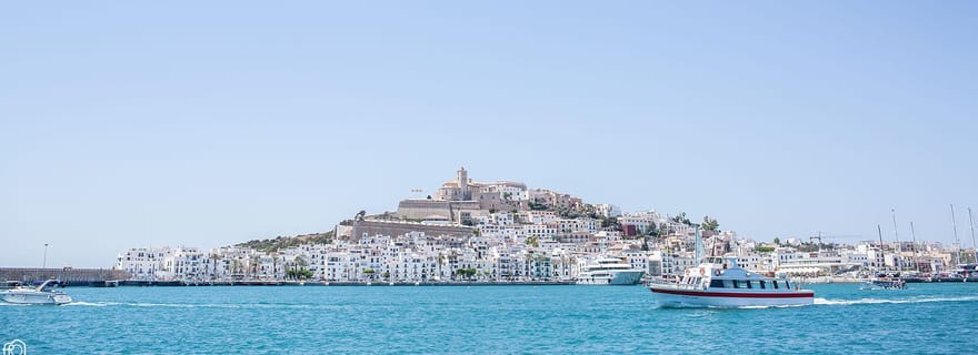 Depuis l'est d'Ibiza : Transfert aller-retour en ferry de la ville d'Ibiza