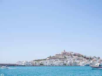 Fra østlige Ibiza: Ibiza by transport tur/retur med ferge