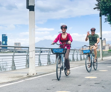 Taipei: Tour matinal de 4 horas en bicicleta por la ciudad con desayuno