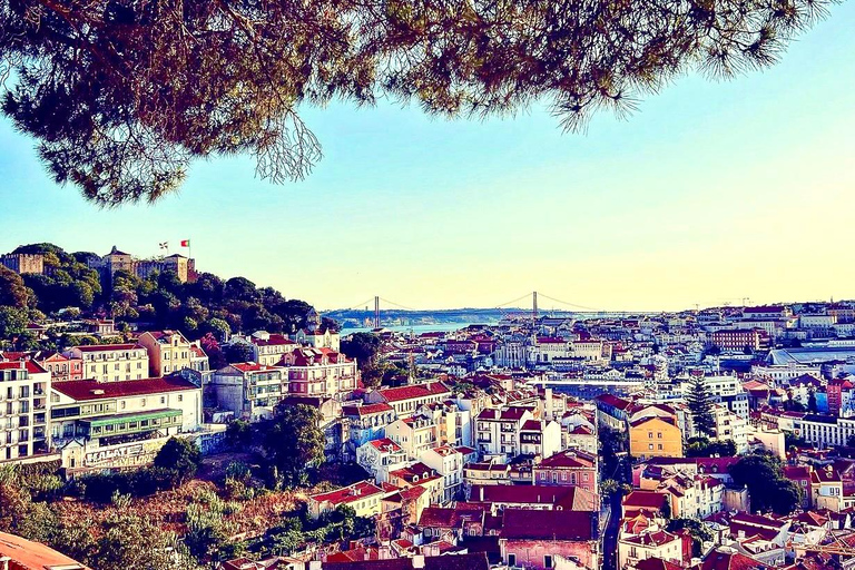 Découvrez l'histoire de Lisbonne à bord d'un tuk-tuk.Visite historique de Lisbonne en tuk-tuk électrique