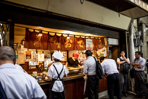 Tokio: Ginza, el distrito de tiendas de lujo, con guía localExplora Ginza con un lugareño: tour de 4 horas