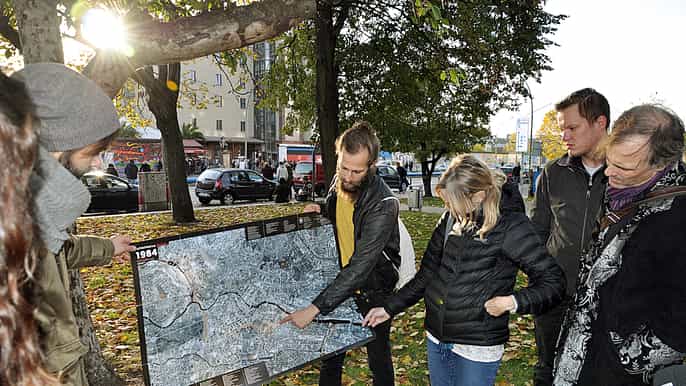 berlin clubbing culture free spaces walking tour